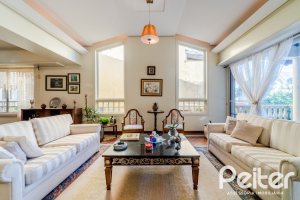 Casa à venda com 552m², 4 dormitórios, 2 suítes, 2 vagas, no bairro Jardim Isabel em Porto Alegre