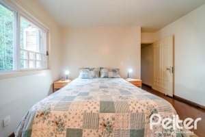 Casa à venda com 552m², 4 dormitórios, 2 suítes, 2 vagas, no bairro Jardim Isabel em Porto Alegre