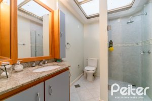 Casa à venda com 552m², 4 dormitórios, 2 suítes, 2 vagas, no bairro Jardim Isabel em Porto Alegre