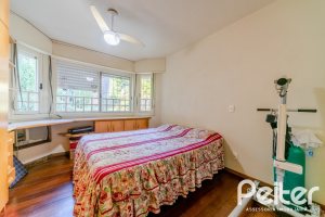 Casa à venda com 552m², 4 dormitórios, 2 suítes, 2 vagas, no bairro Jardim Isabel em Porto Alegre