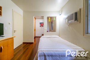 Casa à venda com 552m², 4 dormitórios, 2 suítes, 2 vagas, no bairro Jardim Isabel em Porto Alegre