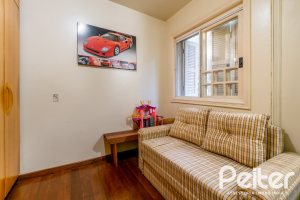 Casa à venda com 552m², 4 dormitórios, 2 suítes, 2 vagas, no bairro Jardim Isabel em Porto Alegre