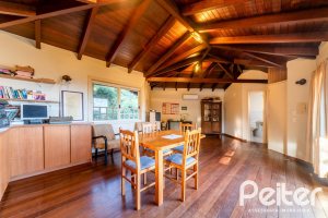 Casa à venda com 552m², 4 dormitórios, 2 suítes, 2 vagas, no bairro Jardim Isabel em Porto Alegre