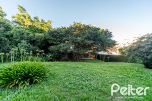 Casa à venda com 552m², 4 dormitórios, 2 suítes, 2 vagas, no bairro Jardim Isabel em Porto Alegre