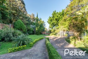 Casa à venda com 552m², 4 dormitórios, 2 suítes, 2 vagas, no bairro Jardim Isabel em Porto Alegre