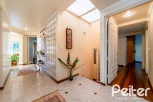 Casa à venda com 552m², 4 dormitórios, 2 suítes, 2 vagas, no bairro Jardim Isabel em Porto Alegre