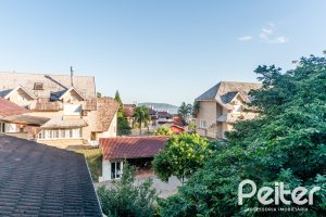 Casa à venda com 552m², 4 dormitórios, 2 suítes, 2 vagas, no bairro Jardim Isabel em Porto Alegre