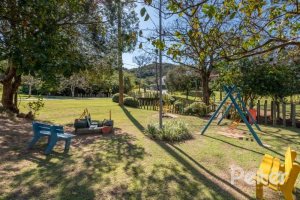 Casa em Condomínio à venda com 234m², 3 dormitórios, 3 suítes, 3 vagas, no bairro Hípica em Porto Alegre