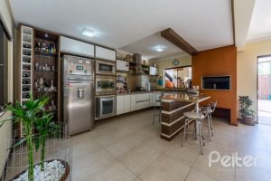 Casa em Condomínio à venda com 234m², 3 dormitórios, 3 suítes, 3 vagas, no bairro Hípica em Porto Alegre