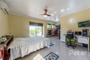 Casa em Condomínio à venda com 234m², 3 dormitórios, 3 suítes, 3 vagas, no bairro Hípica em Porto Alegre