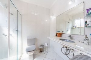 Casa em Condomínio à venda com 234m², 3 dormitórios, 3 suítes, 3 vagas, no bairro Hípica em Porto Alegre