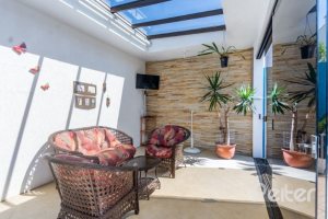 Casa em Condomínio à venda com 234m², 3 dormitórios, 3 suítes, 3 vagas, no bairro Hípica em Porto Alegre