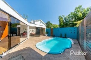 Casa em Condomínio à venda com 234m², 3 dormitórios, 3 suítes, 3 vagas, no bairro Hípica em Porto Alegre