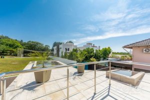 Casa em Condomínio à venda com 234m², 3 dormitórios, 3 suítes, 3 vagas, no bairro Hípica em Porto Alegre