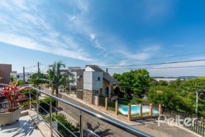 Casa em Condomínio à venda com 234m², 3 dormitórios, 3 suítes, 3 vagas, no bairro Hípica em Porto Alegre