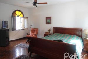 Casa à venda com 259m², 3 dormitórios, 1 suíte, 2 vagas, no bairro Jardim Isabel em Porto Alegre