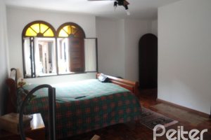 Casa à venda com 259m², 3 dormitórios, 1 suíte, 2 vagas, no bairro Jardim Isabel em Porto Alegre