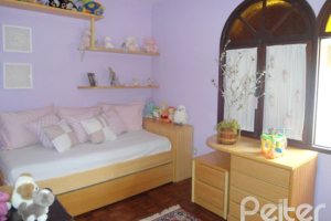 Casa à venda com 259m², 3 dormitórios, 1 suíte, 2 vagas, no bairro Jardim Isabel em Porto Alegre