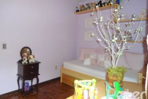 Casa à venda com 259m², 3 dormitórios, 1 suíte, 2 vagas, no bairro Jardim Isabel em Porto Alegre