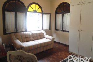 Casa à venda com 259m², 3 dormitórios, 1 suíte, 2 vagas, no bairro Jardim Isabel em Porto Alegre