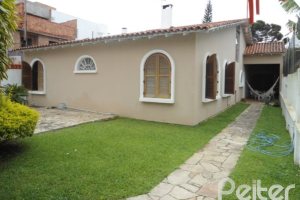 Casa à venda com 259m², 3 dormitórios, 1 suíte, 2 vagas, no bairro Jardim Isabel em Porto Alegre