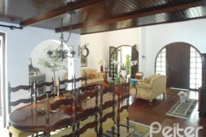 Casa à venda com 259m², 3 dormitórios, 1 suíte, 2 vagas, no bairro Jardim Isabel em Porto Alegre