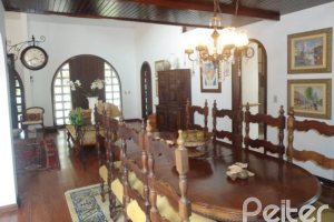 Casa à venda com 259m², 3 dormitórios, 1 suíte, 2 vagas, no bairro Jardim Isabel em Porto Alegre