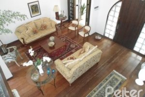 Casa à venda com 259m², 3 dormitórios, 1 suíte, 2 vagas, no bairro Jardim Isabel em Porto Alegre