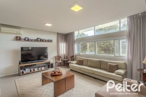 Casa à venda com 257m², 3 dormitórios, 3 suítes, 3 vagas, no bairro Sétimo Céu em Porto Alegre