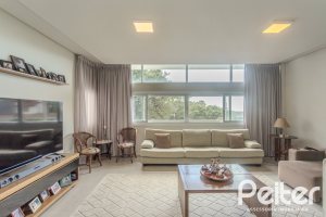 Casa à venda com 257m², 3 dormitórios, 3 suítes, 3 vagas, no bairro Sétimo Céu em Porto Alegre