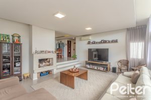 Casa à venda com 257m², 3 dormitórios, 3 suítes, 3 vagas, no bairro Sétimo Céu em Porto Alegre