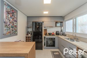 Casa à venda com 257m², 3 dormitórios, 3 suítes, 3 vagas, no bairro Sétimo Céu em Porto Alegre