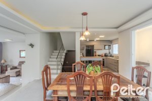Casa à venda com 257m², 3 dormitórios, 3 suítes, 3 vagas, no bairro Sétimo Céu em Porto Alegre