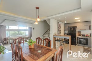 Casa à venda com 257m², 3 dormitórios, 3 suítes, 3 vagas, no bairro Sétimo Céu em Porto Alegre