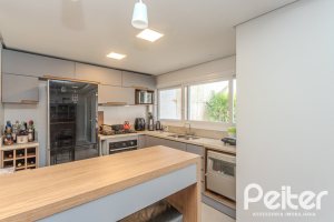 Casa à venda com 257m², 3 dormitórios, 3 suítes, 3 vagas, no bairro Sétimo Céu em Porto Alegre