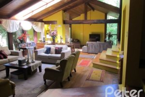 Casa à venda com 600m², 7 dormitórios, 3 suítes, 3 vagas, no bairro Espírito Santo em Porto Alegre