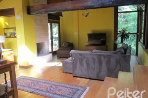 Casa à venda com 600m², 7 dormitórios, 3 suítes, 3 vagas, no bairro Espírito Santo em Porto Alegre