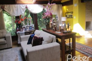 Casa à venda com 600m², 7 dormitórios, 3 suítes, 3 vagas, no bairro Espírito Santo em Porto Alegre