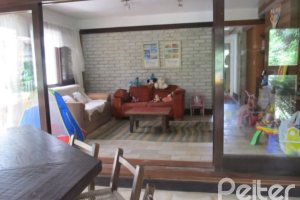 Casa à venda com 600m², 7 dormitórios, 3 suítes, 3 vagas, no bairro Espírito Santo em Porto Alegre