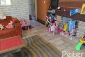 Casa à venda com 600m², 7 dormitórios, 3 suítes, 3 vagas, no bairro Espírito Santo em Porto Alegre