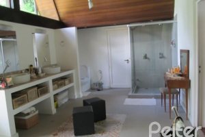 Casa à venda com 600m², 7 dormitórios, 3 suítes, 3 vagas, no bairro Espírito Santo em Porto Alegre