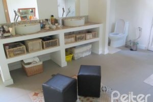 Casa à venda com 600m², 7 dormitórios, 3 suítes, 3 vagas, no bairro Espírito Santo em Porto Alegre