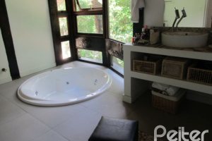 Casa à venda com 600m², 7 dormitórios, 3 suítes, 3 vagas, no bairro Espírito Santo em Porto Alegre