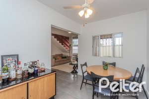 Casa em Condomínio à venda com 131m², 3 dormitórios, 2 suítes, 2 vagas, no bairro Tristeza em Porto Alegre