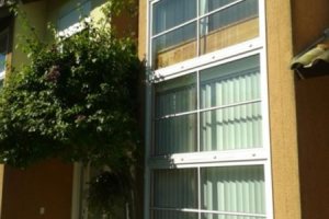 Casa em Condomínio à venda com 131m², 2 dormitórios, 1 suíte, 2 vagas, no bairro Tristeza em Porto Alegre