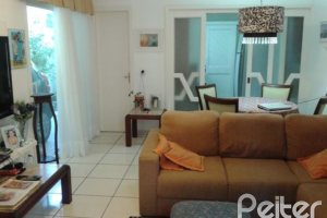 Casa em Condomínio à venda com 131m², 2 dormitórios, 1 suíte, 2 vagas, no bairro Tristeza em Porto Alegre