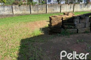 Terreno à venda com 330m², no bairro Cavalhada em Porto Alegre
