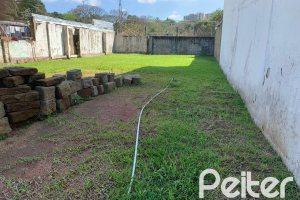 Terreno à venda com 330m², no bairro Cavalhada em Porto Alegre