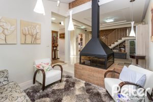 Casa à venda com 226m², 3 dormitórios, 1 suíte, 4 vagas, no bairro Ipanema em Porto Alegre