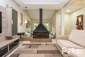 Casa à venda com 226m², 3 dormitórios, 1 suíte, 4 vagas, no bairro Ipanema em Porto Alegre